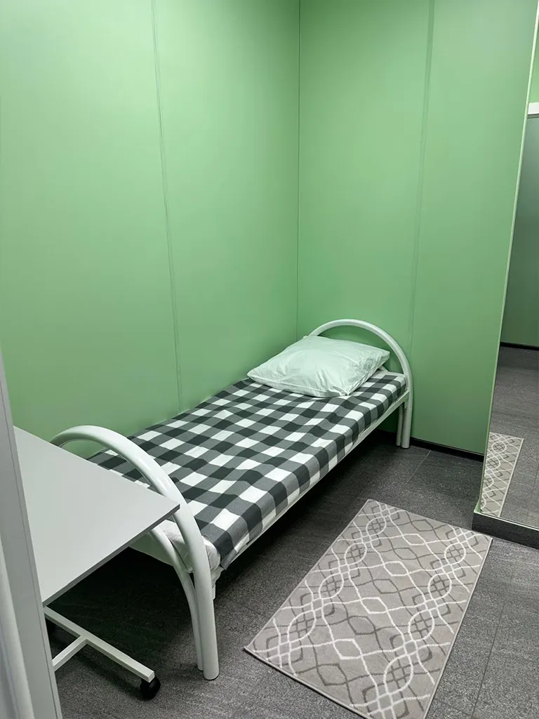 Палата стационара с кроватью